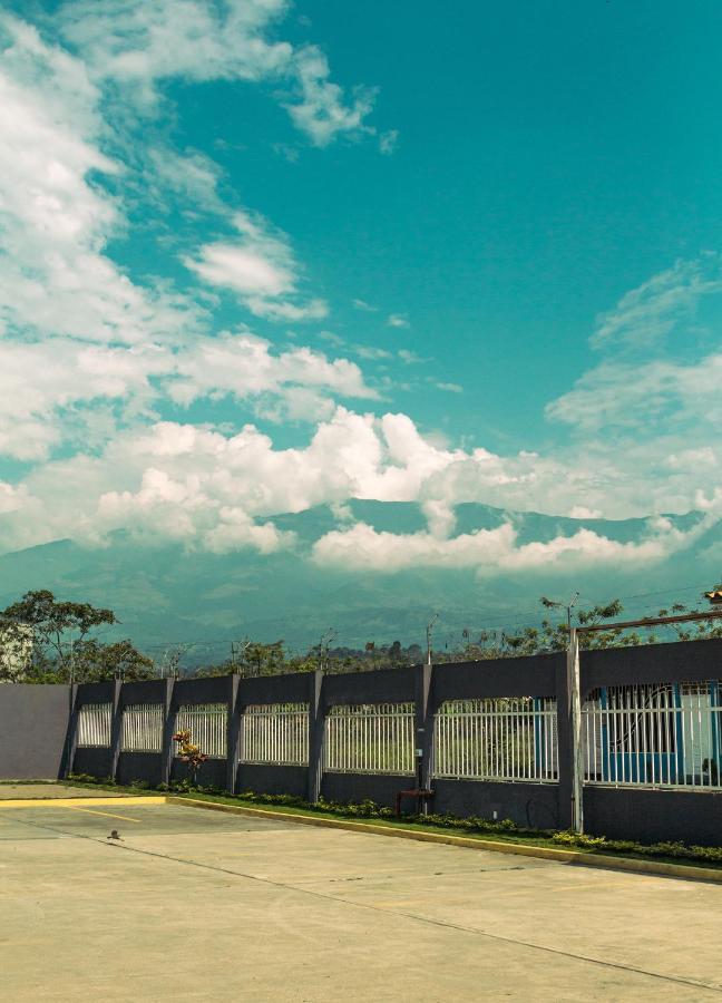 The View Hotel Cumanda  Exterior photo